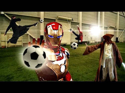 بالفيديو الشخصيات الخارقة في تحدي كرة القدم