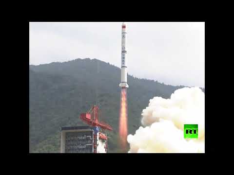 الصين تطلق صاروخًا يحمل 3 أقمار اصطناعية
