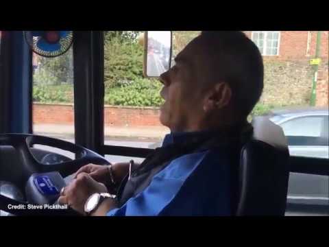 أقصر سائق حافلات في العالم