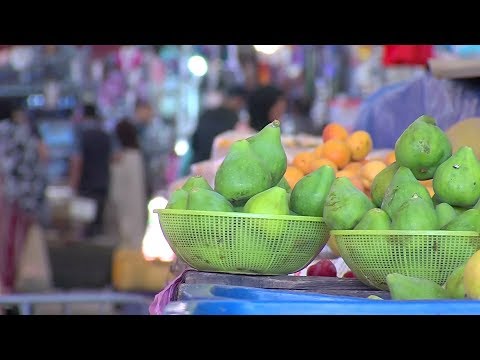 شاهد سوق الأحد في أغادير ملجأ لبعض مترقّبي موعد الإفطار