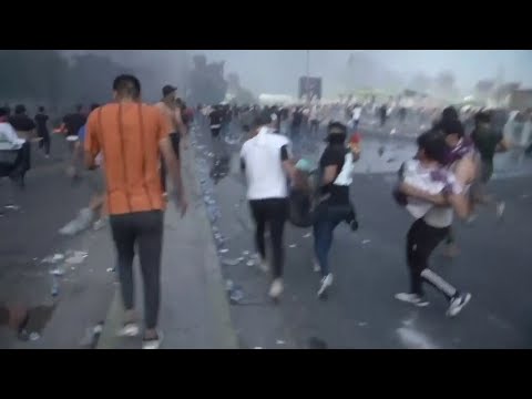 شاهد إصابات بين المتظاهرين في اشتباكات مع الشرطة في بغداد