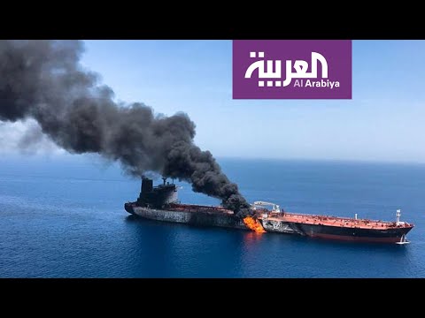 شاهد فيديو متداول لما يعتقد أنه حريق على متن سفينة قبالة ساحل الإمارات