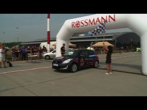 بالفيديو الصمُّ والمكفوفون يستطيعون قيادة السيارة