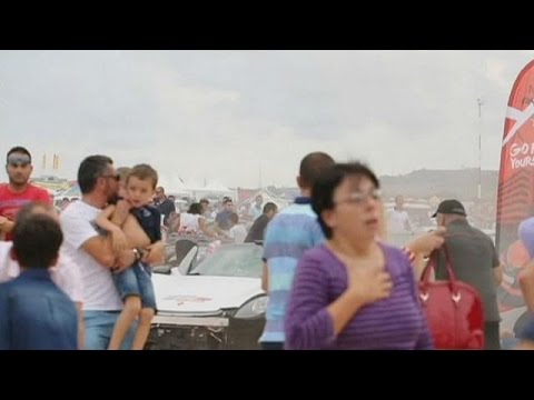 شاهد سيارة تشارك في أحد العروض في مالطا تتسبب في إصابة 26 شخصًا