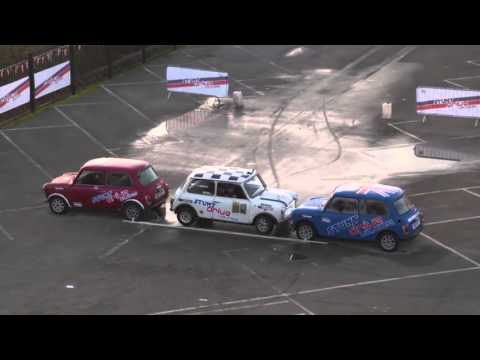 بالفيديو سائق يدخل موسوعة جينيس